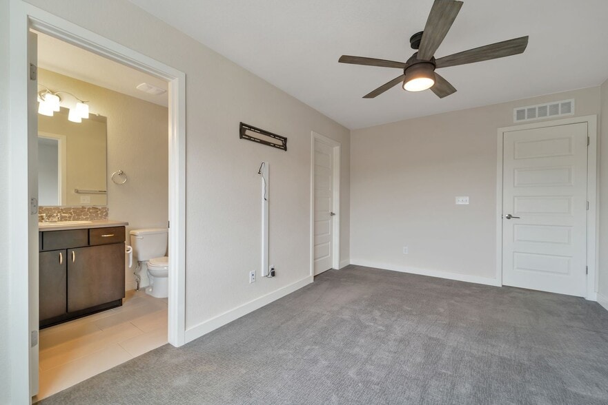 Building Photo - 11247 Colony Cir