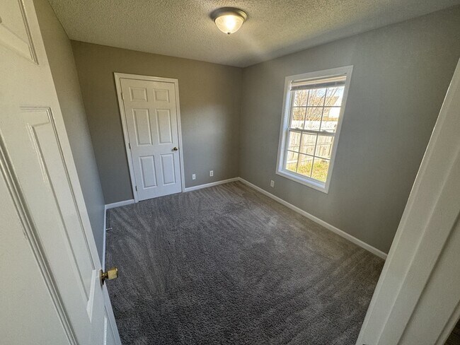 Building Photo - 105 Lorien Cir
