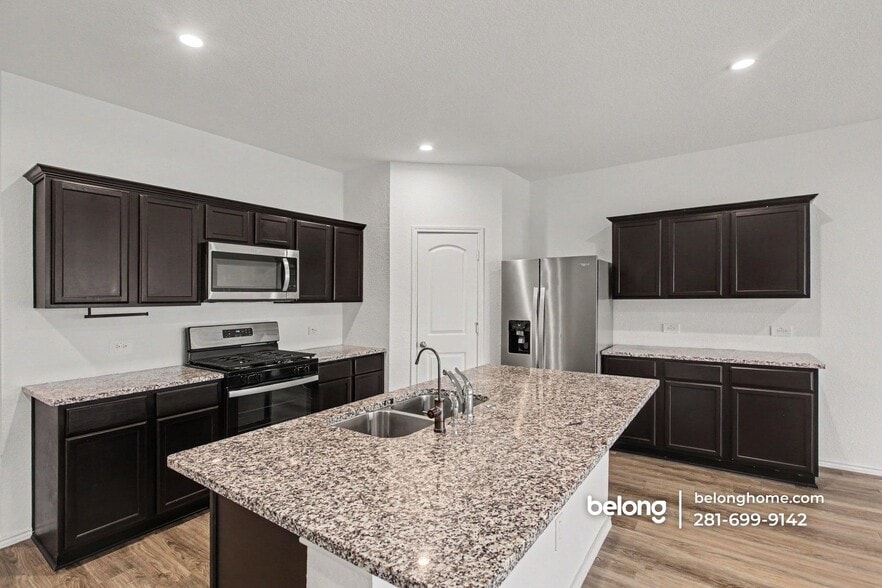 Building Photo - 21427 Hawthorne Pr Dr