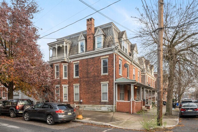 Building Photo - 1531 Green St