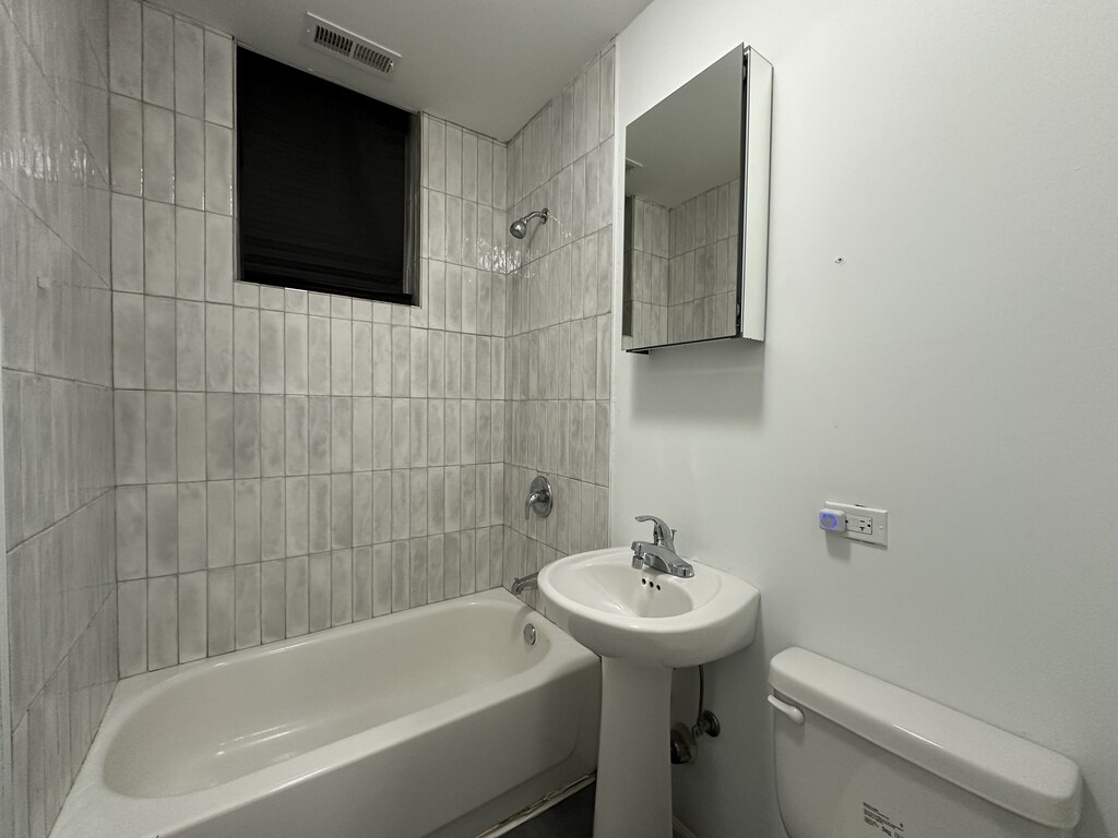 Building Photo - 940 W Winona St