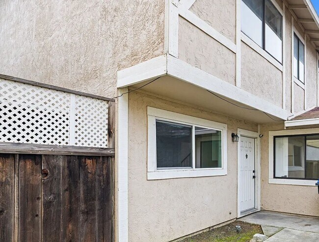 Building Photo - 995 Matthew Ct