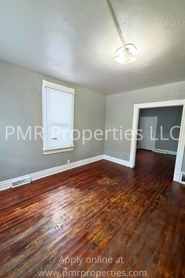 Building Photo - 1 Bedroom /1 Bathroom Apartment