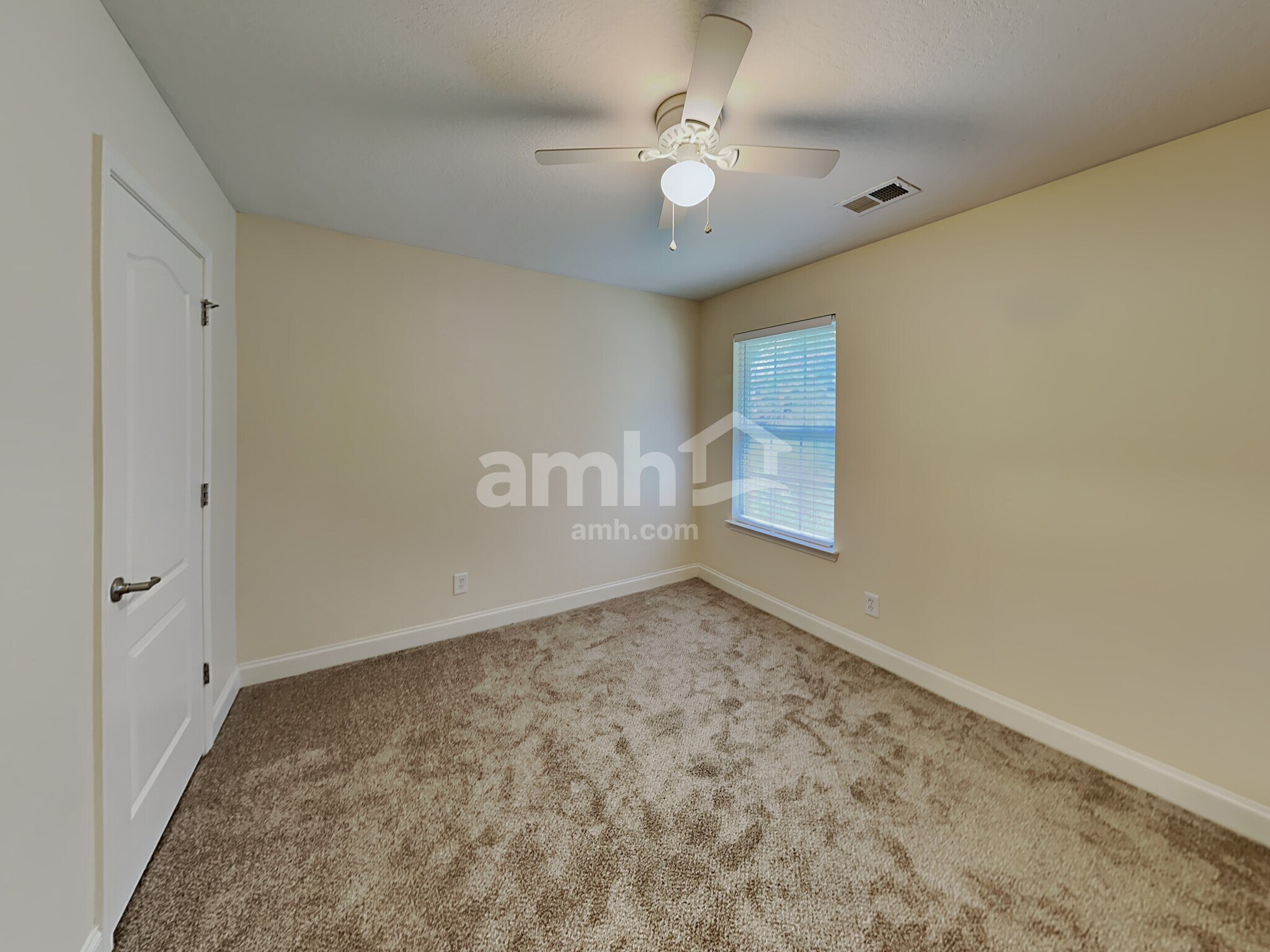 Building Photo - 1762 Woods Ln