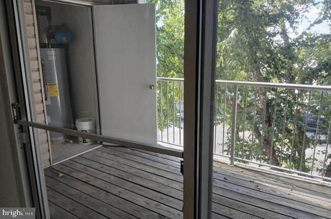 Building Photo - 7201 Bogley Rd