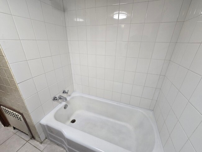 Building Photo - 2839 N Austin Ave