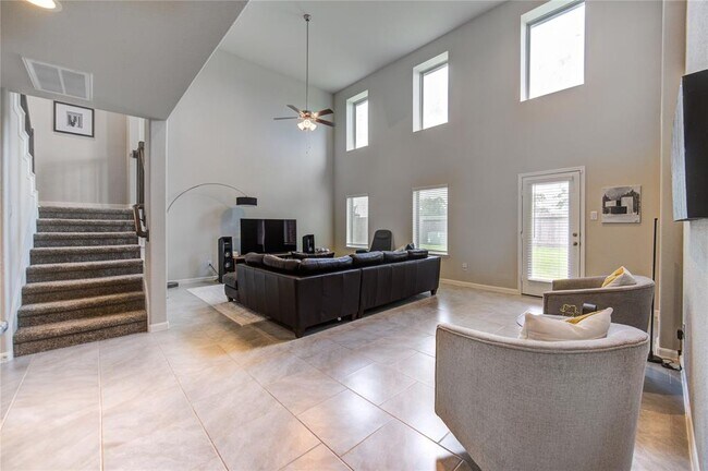 Building Photo - 9623 Japonica Dr