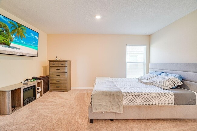 Building Photo - 5361 Imagination Dr