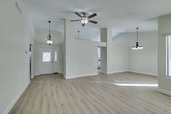 Building Photo - Lovely 1 story home near Warm Springs and Green Valley Pkwy with LARGE backyard!