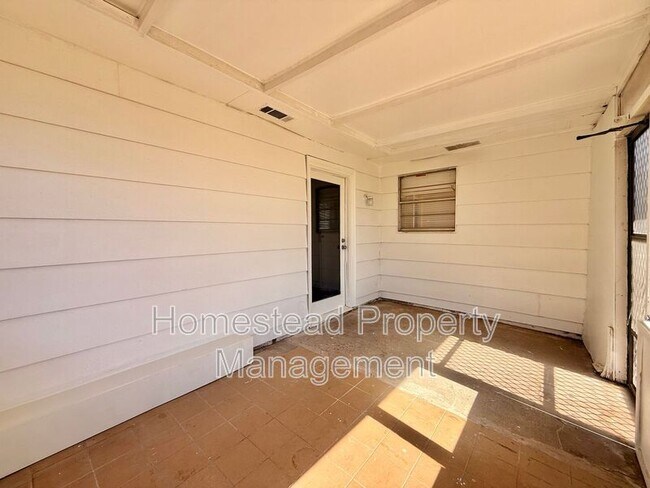 Building Photo - 2744 SW 64th St