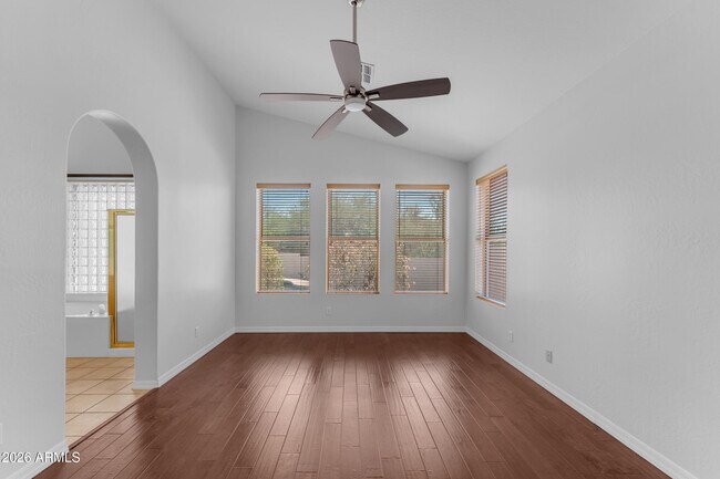 Building Photo - 13867 E Paradise Ln