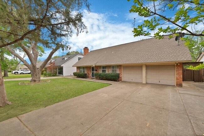 Building Photo - 526 Waggoner Dr