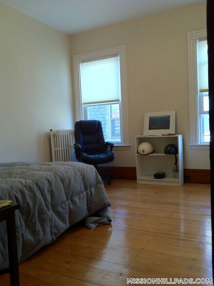 Building Photo - 100 Calumet St