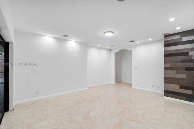 Building Photo - 1047 Buchanan St