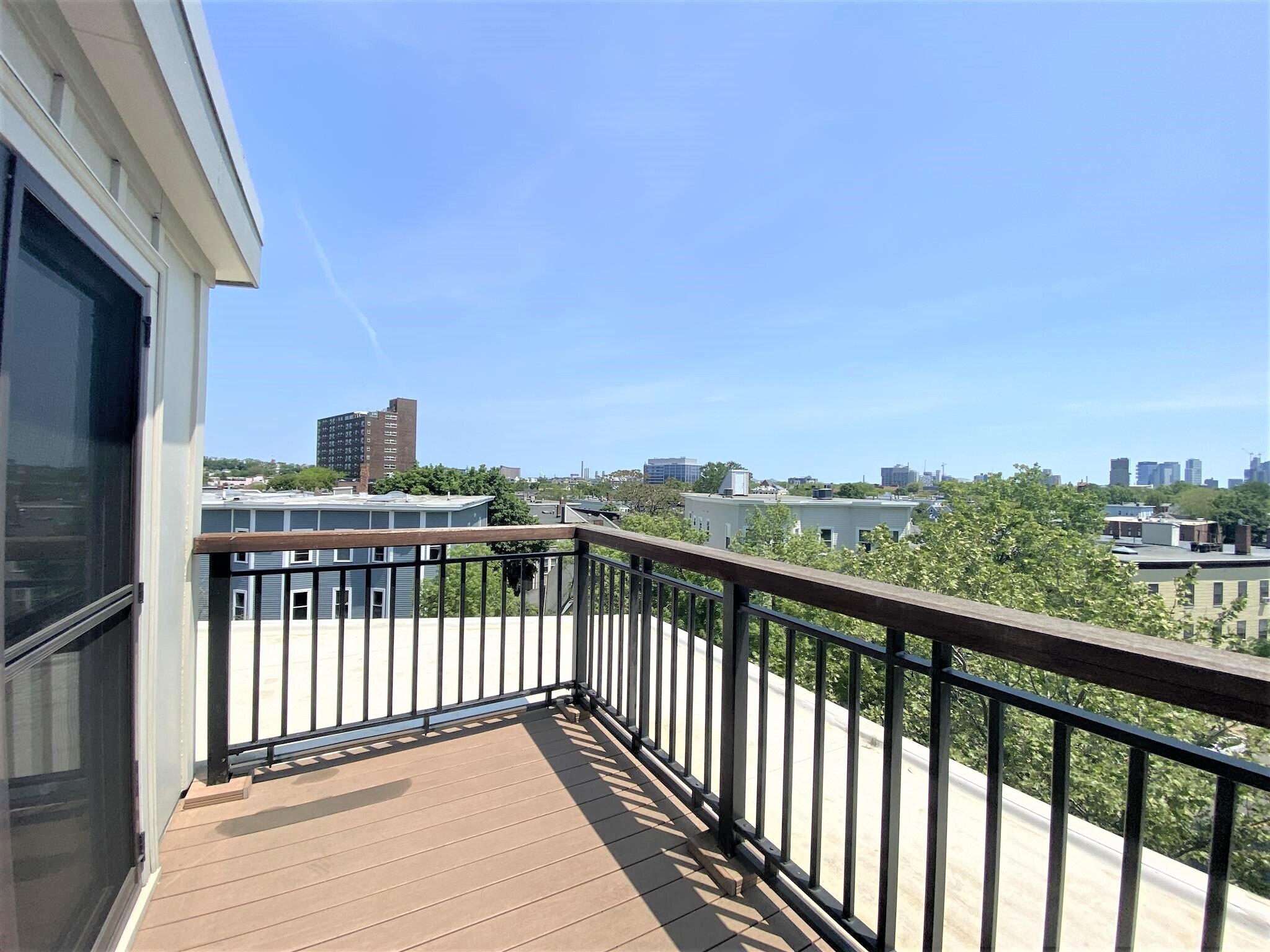 Building Photo - 168 Hampshire St