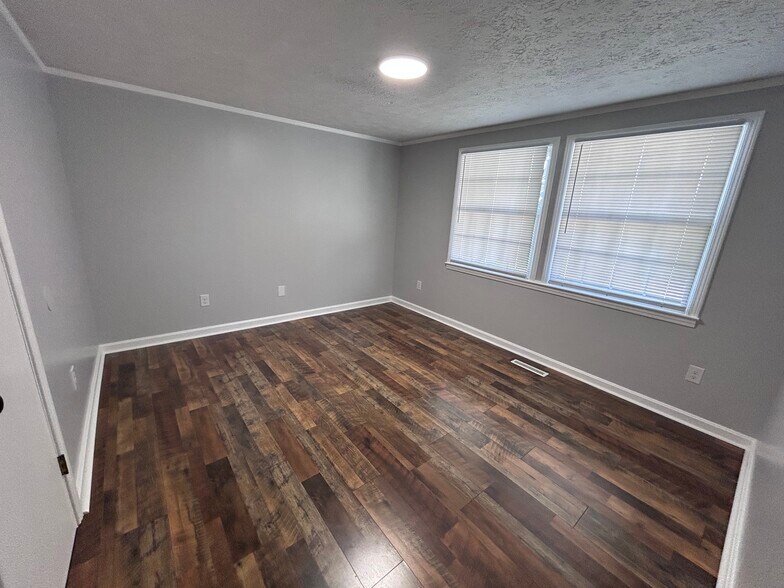 Building Photo - 205 E Gilbreath St