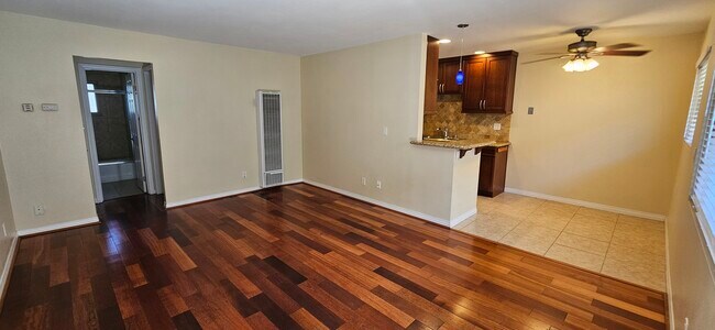 Primary Photo - 4834 W Mountain View Dr