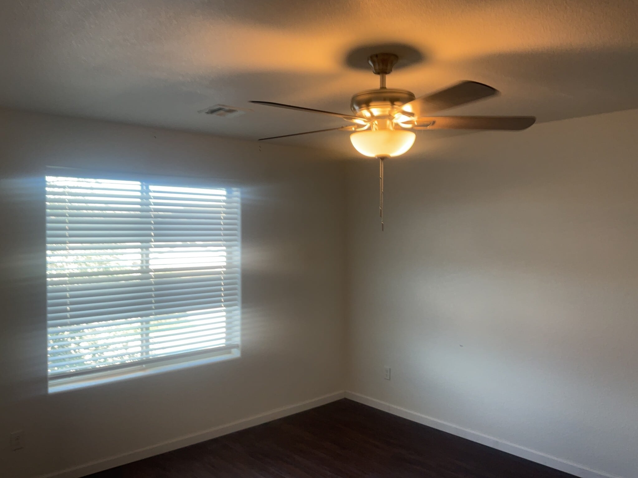 Building Photo - 1734 Lark Dr NE