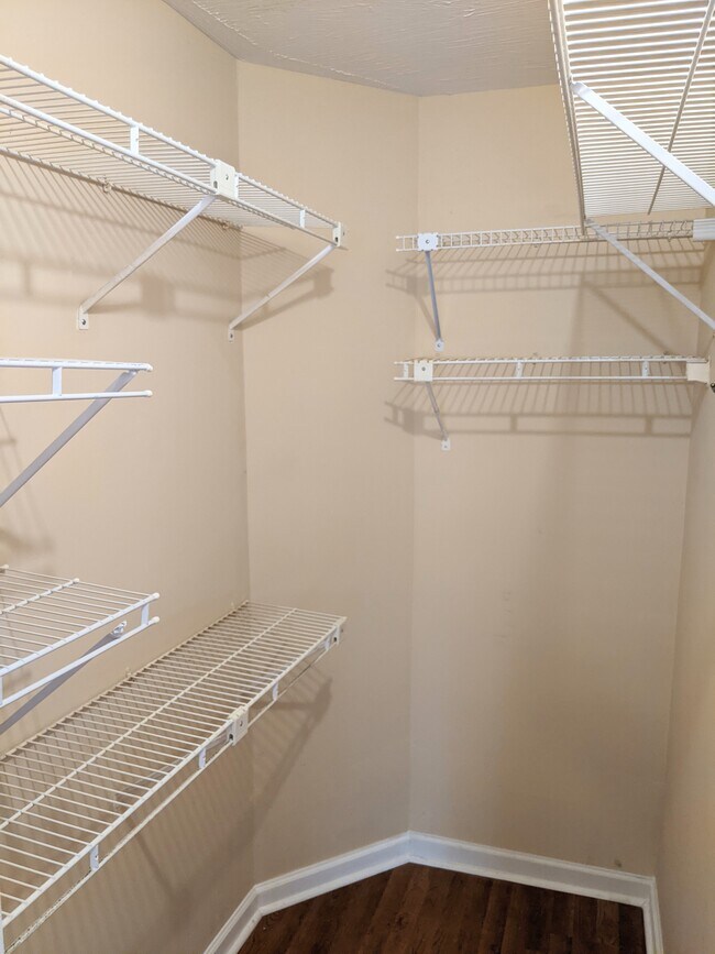 Building Photo - 5680 River Heights Xing SE