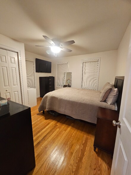 Building Photo - 275 Emerald St