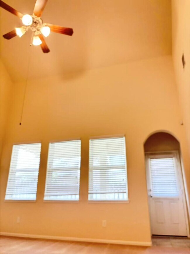 Building Photo - 14246 Dos Palos Dr
