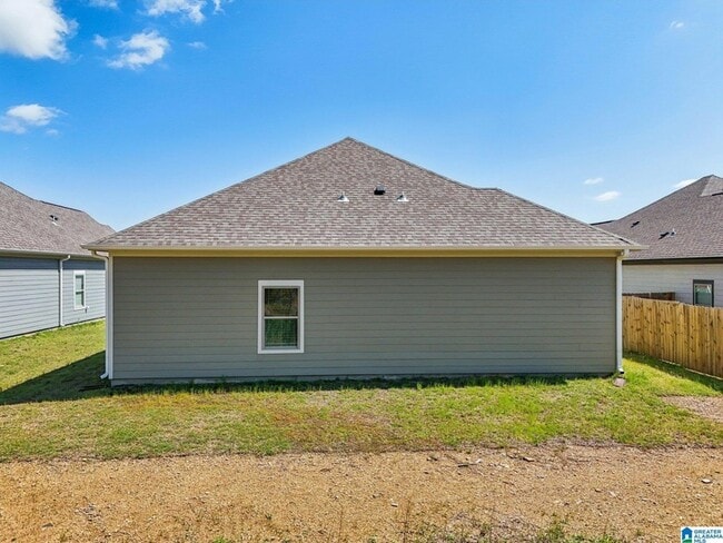 Building Photo - 129 Kings Wy