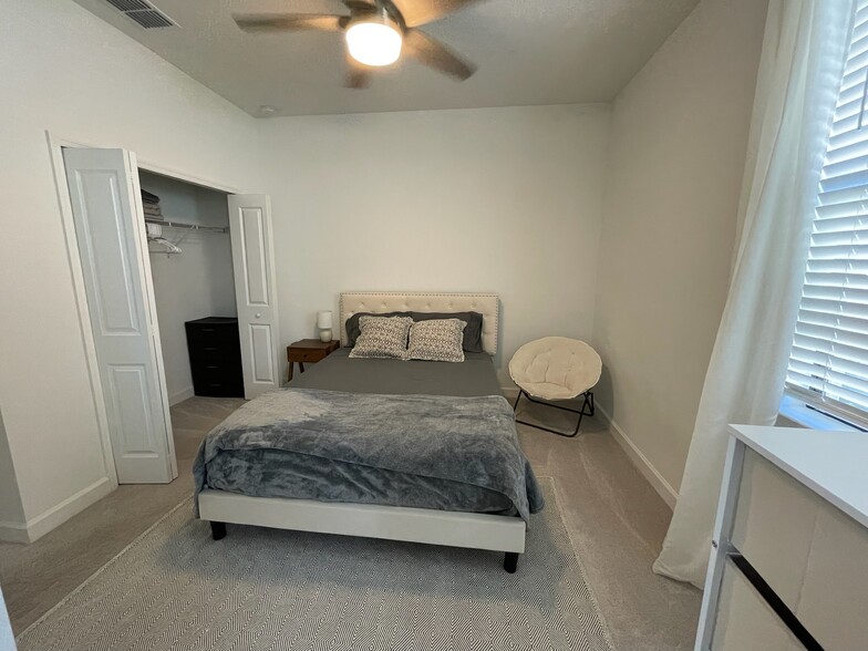 Building Photo - 5210 Coral Reef Way