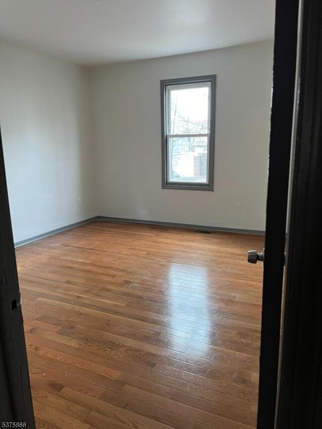 Building Photo - 253 Clinton Pl