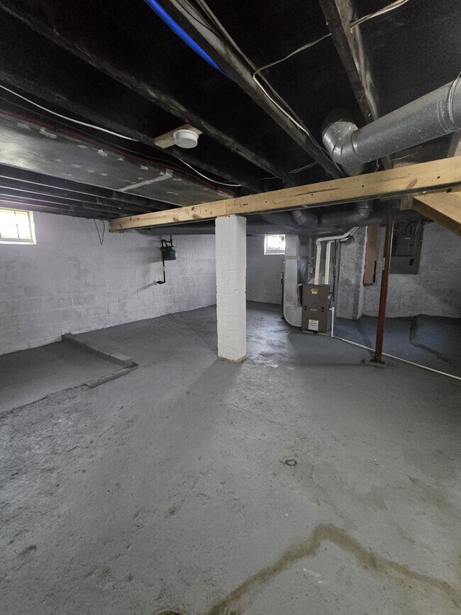 Building Photo - 2108 3rd St SE