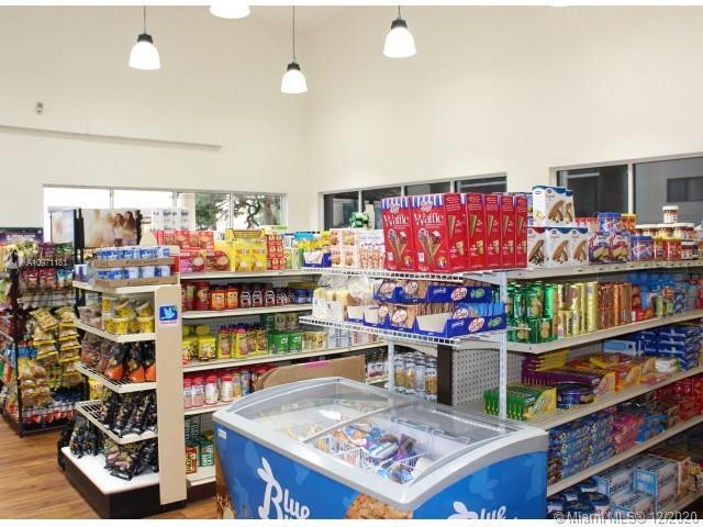 Building Photo - 9621 Fontainebleau Blvd