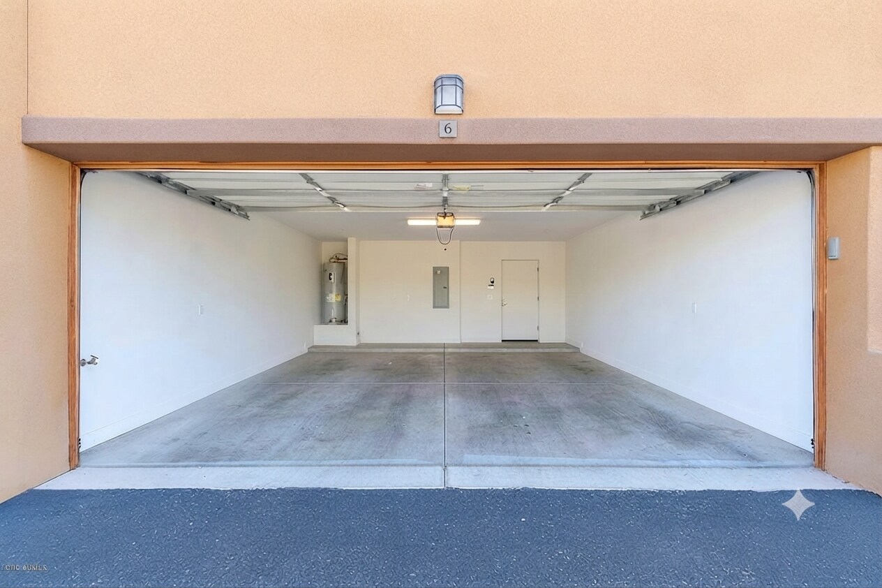 Building Photo - 2608 E Turney Ave