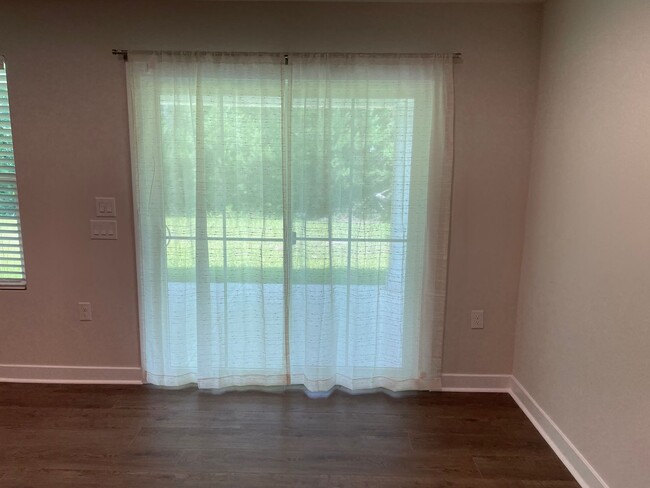 Building Photo - 3 Bedroom 2 Bathroom House In Hickman's Cr...