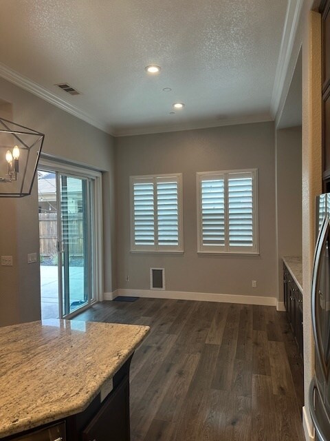 Building Photo - Gorgeous 3 Bedroom 2 Bathroom Manteca Home