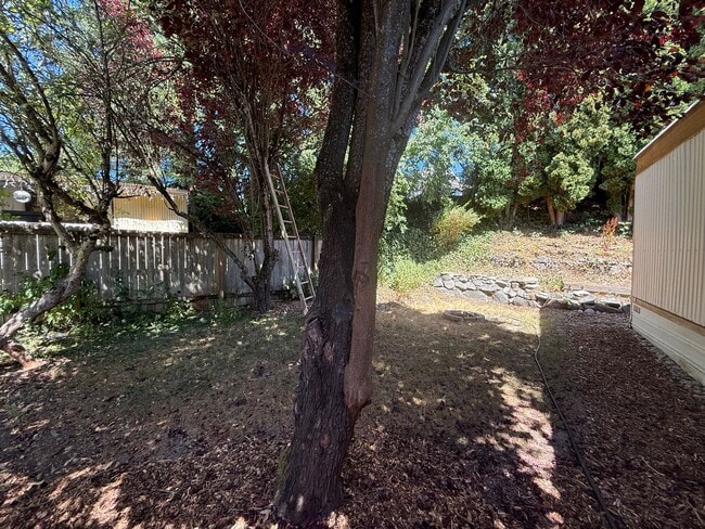 Building Photo - 2 bedroom 1 bath single wide located in Ho...