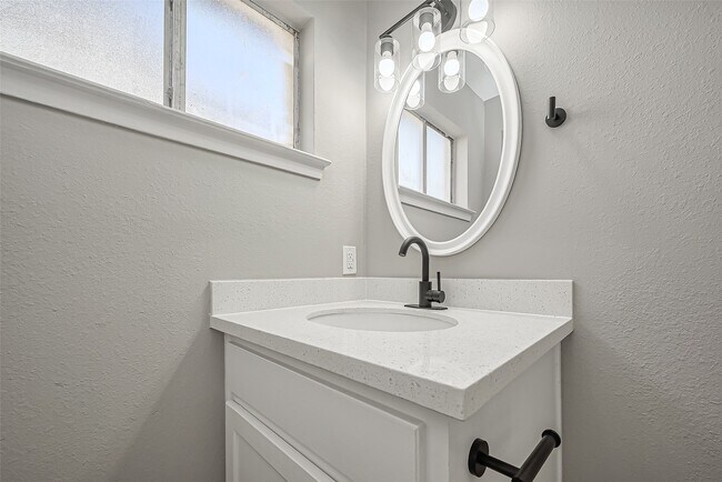 Building Photo - 8630 Valley Meadow Dr