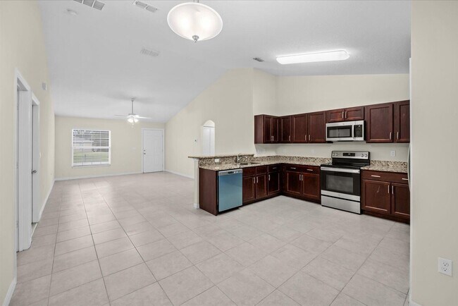 Building Photo - 8736 98th Ct