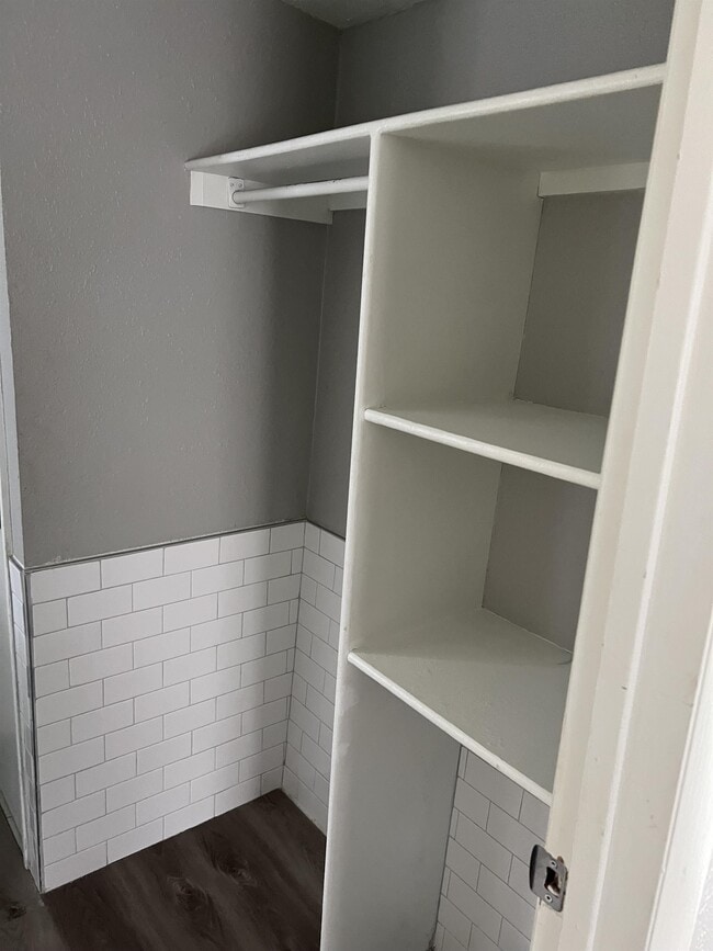 Building Photo - 4207 N Beaver Ave