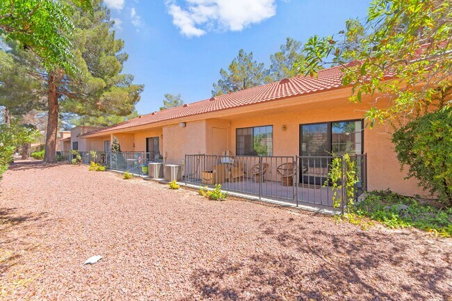 Building Photo - 1 MONTH FREE!!! 2 BEDROOM SINGLE STORY TOWNHOME 55+ COMMUNITY