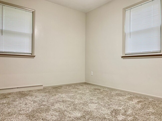 Building Photo - Two Bedroom Home in Northwest Grand Rapids