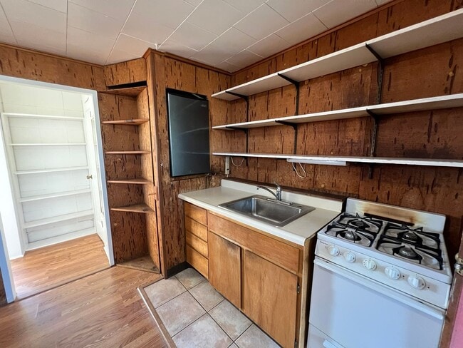 Building Photo - Unique One Bedroom Downstairs Apartment in Downtown Morro Bay - 218 1/2 Dunes-A