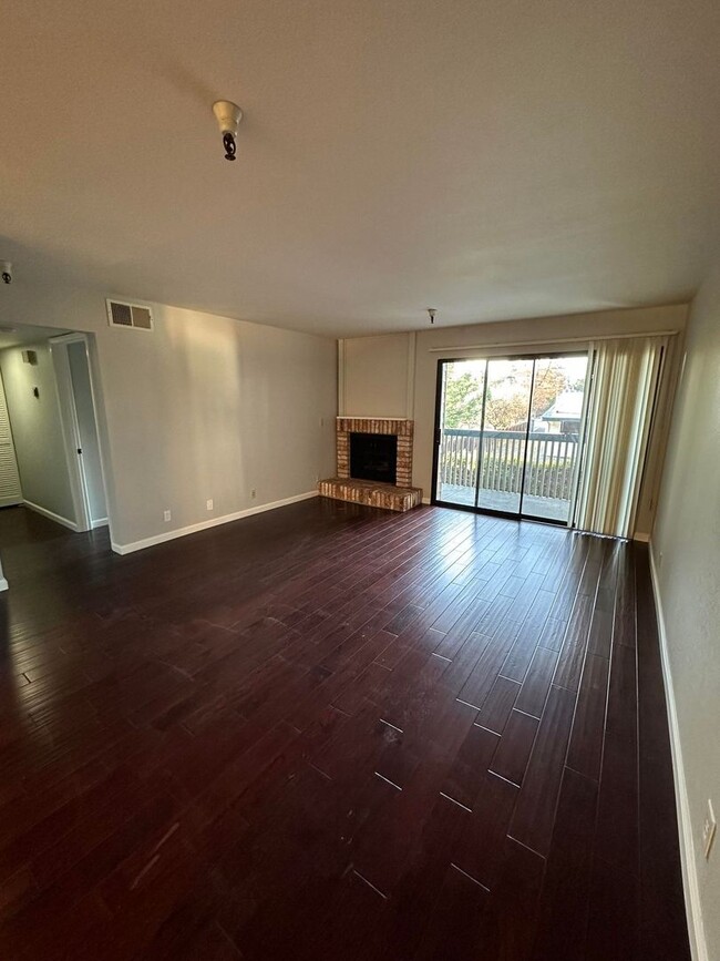 Building Photo - Great Condo for Rent Mountain View