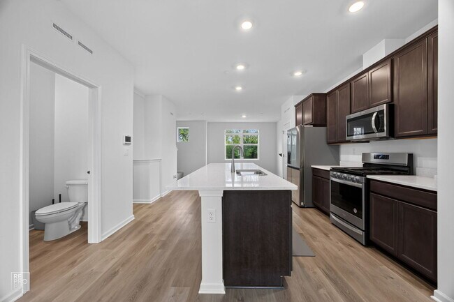 Building Photo - 2031 Sequoia Ave