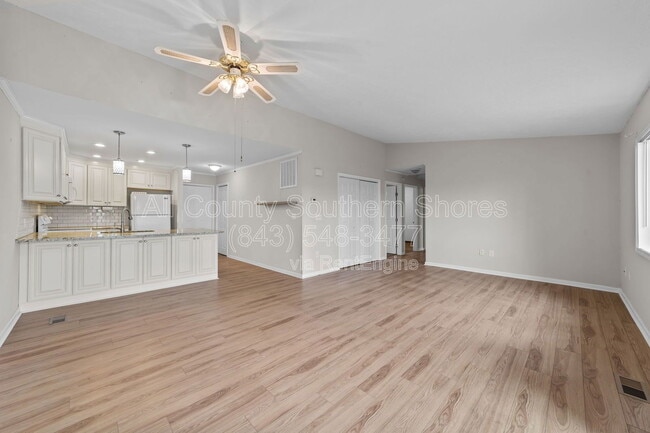 Building Photo - 305 Resort Dr