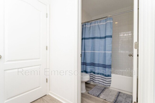 Building Photo - 700 Benoi Dr