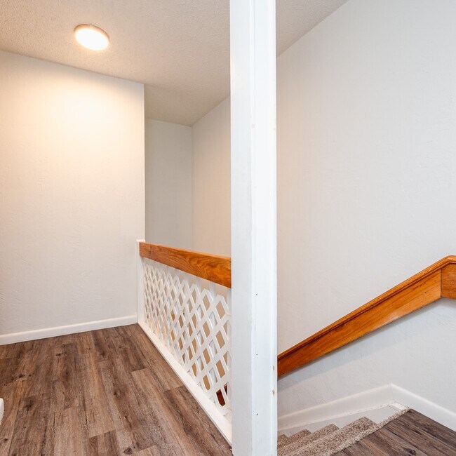 Building Photo - 9 Oakwood Park