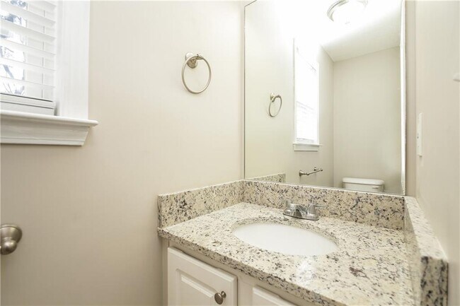 Building Photo - 105 Legend Creek Hollow