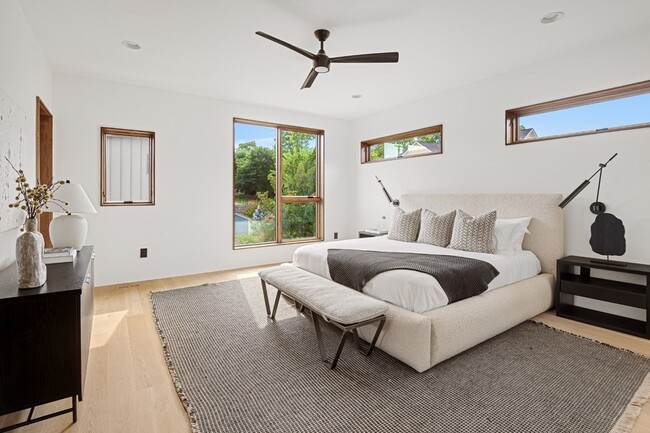 Building Photo - 1603 5th Ave N