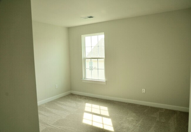 Building Photo - 1331 Darling Dr