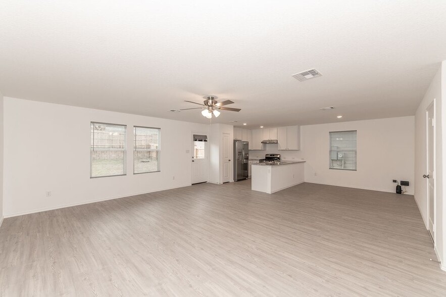 Building Photo - 14010 Wool Pk