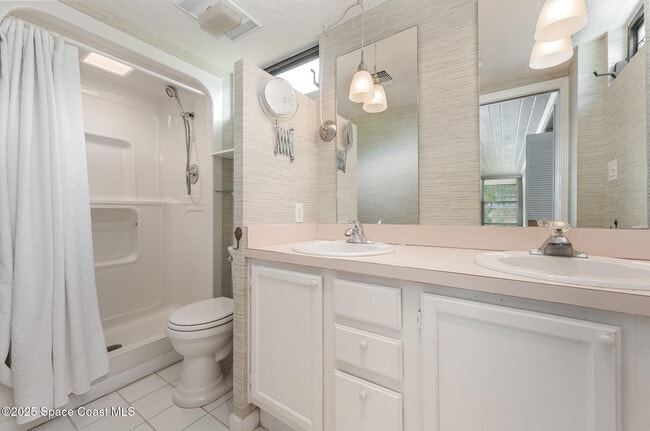 Building Photo - 758 Banyan Dr